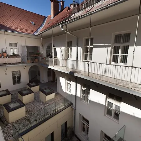 Appartement Charming Laura Tour As By Town Hall Ljubljana