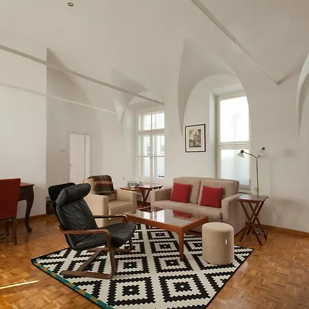 Apartment Charming Laura Tour As By Town Hall *