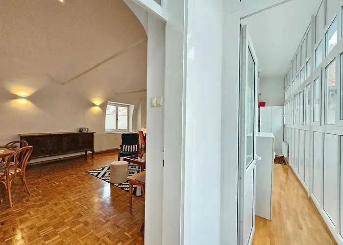 Charming Laura Tour As By Town Hall * Λιουμπλιάνα