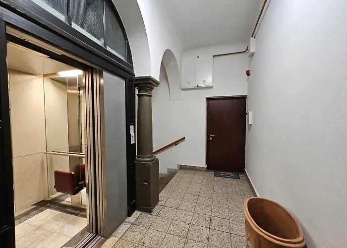 Apartamento Charming Laura Tour As By Town Hall *